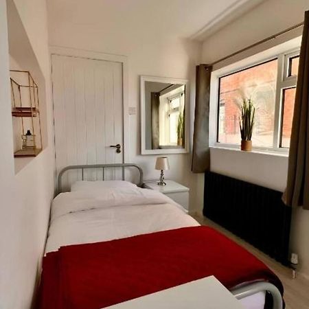 Private Single Room With Ensuite In Chorlton Mánchester Exterior foto