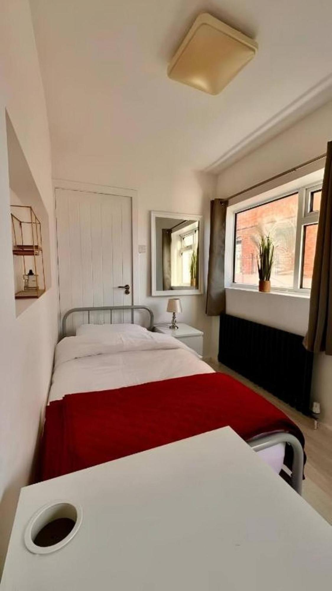 Private Single Room With Ensuite In Chorlton Mánchester Exterior foto